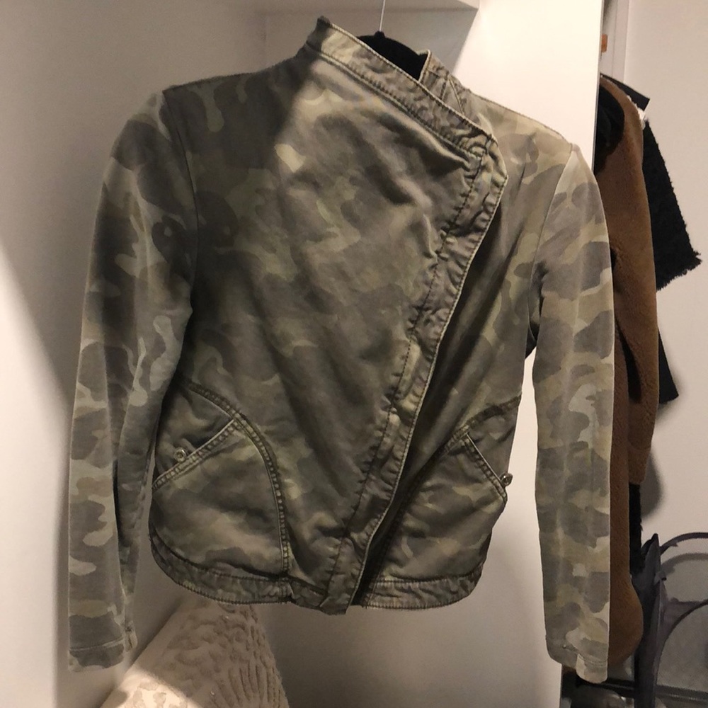 Light weight jacket